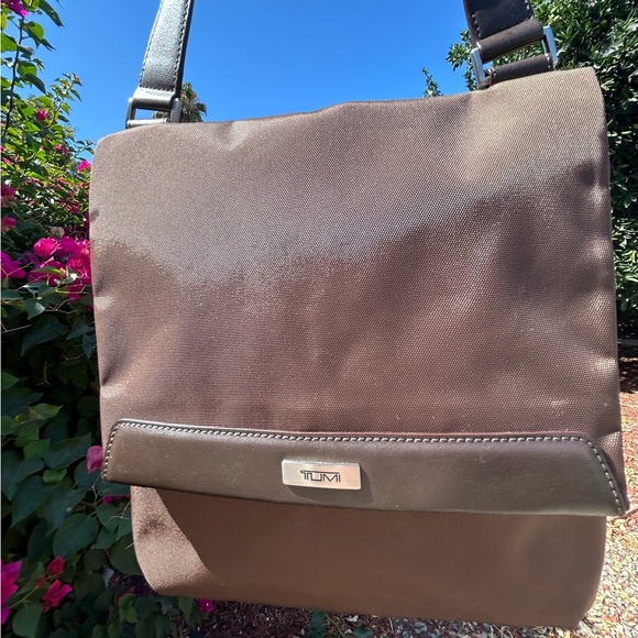 TUMI Gender Neutral Brown Nylon w/Leather Trim Messenger Crossbody Bag - Picture 5 of 11